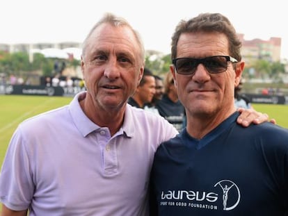 Cruyff, com o técnico Fabio Capello em Kuala Lumpur.