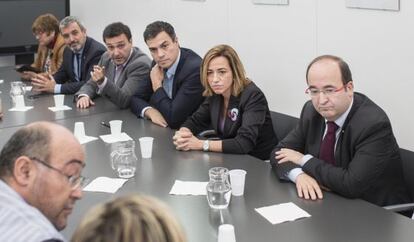 Miquel Iceta, amb Carme Chacón i Pedro Sánchez a la seu d'UGT de Catalunya.