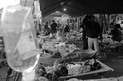 Hospital de campaña en Java, Indonesia, tras el terromoto de magnitud 5,6 que sacudió la isla el 22 de noviembre de 2022.