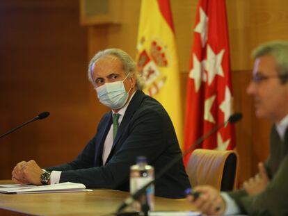 El consejero de Sanidad de la Comunidad de Madrid, Enrique Ruiz Escudero, durante la rueda de prensa de este viernes.