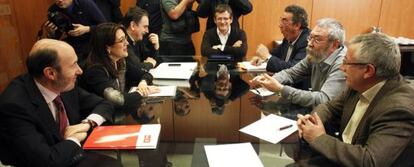Reunión de la cúpula socialista con los líderes de UGT y CC OO.