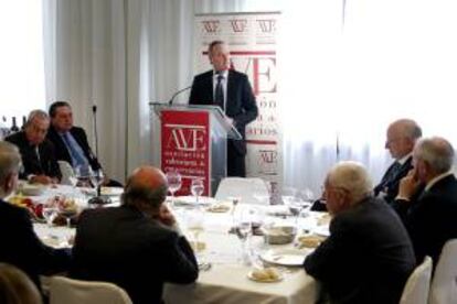 Fotografía facilitada por la Generalitat valenciana de la intervención de su president, Alberto Fabra, en la clausura de la asamblea general de la Asociación Valenciana de Empresarios (AVE).