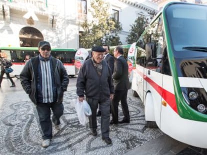 Imagen del tren tur&iacute;stico que conectar&aacute; la Alhambra con el centro de Granada.