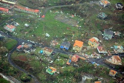 Vista aérea de los daños provocados por el paso del huracán María en la isla de Dominica.