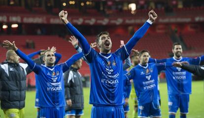 Los jugadores del Formentera celebrando la clasificación.