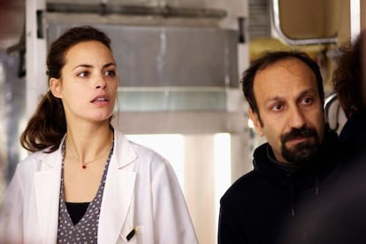 Asghar Farhadi y Bérénice Bejo en un momento del rodaje de 'El pasado'.