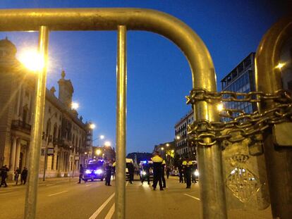 Avinguda Marquès de l'Argentera de Barcelona tallada al trànsit, a l'espera de l'arribada de les columnes dels manifestants.