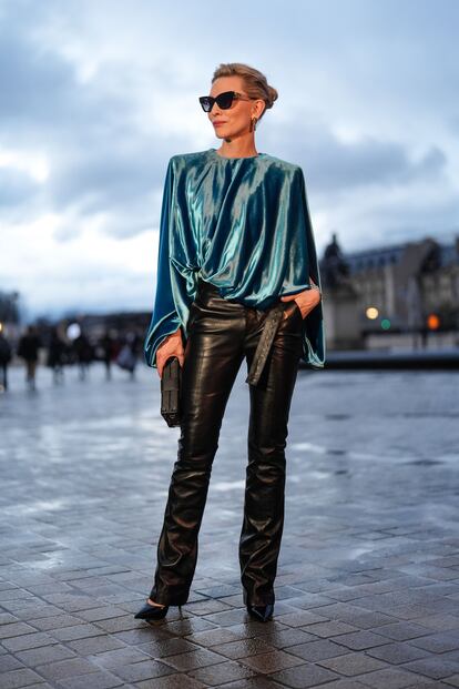 En la imagen, Cate Blanchett a la salida del desfile de Louis Vuitton otoño invierno 2024/2025 en París, dando buena muestra de por qué es una de las mujeres más elegantes del planeta. 