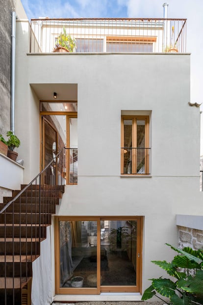 El inmueble se levantó sobre una vieja casa encajada entre dos edificios más altos.