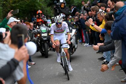 Tadej Pogacar durante la 118ª edición de Il Lombardia una carrera de un día de 255 km de Bergano a Como el 12 de octubre de 2024, Italia.