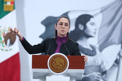  Claudia Sheinbaum, durante la conferencia matutina, en el Palacio Nacional, este lunes.