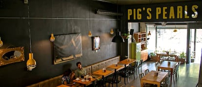 Sala de la hamburguesería Pig’s Pearls, en la Colonia Americana (Guadalajara, México).