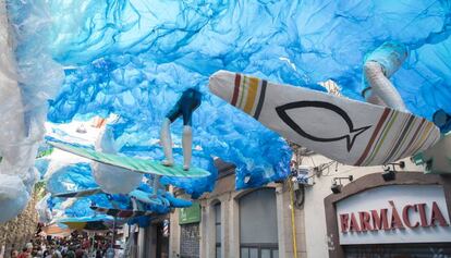 El carrer Verdi amb la decoració "Califòrnia Dreams".