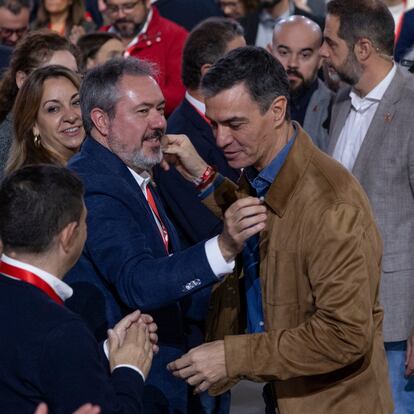 DVD1242 (30/11/2024). Sevilla. 41 Congreso del PSOE celebrado en Sevilla. Pedro Sánchez junto a Juan Espadas. FOTO: PACO PUENTES (EL PAÍS).