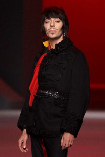 El diseñador John Galliano, tras uno de sus desfiles.