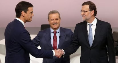 Pedro Sánchez y Mariano Rajoy, este lunes, antes del debate.