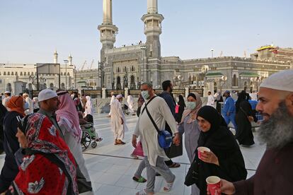 Peregrinos con mascarilla en La Meca el pasado 28 de febrero