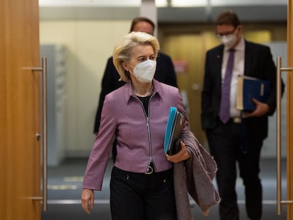 Ursula von der Leyen a su llegada a la reunión semanal del Colegio de Comisarios este miércoles.