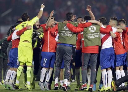 Los chilenos celebran su pase a la final de la Copa América.