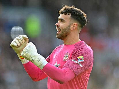 David Raya, durante un partido con el Brentford.