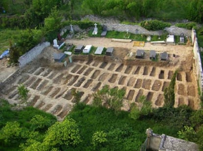 Imagen aérea de la fosa común de Valdenoceda, Burgos