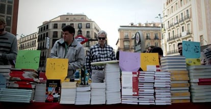 Puesto de libros en la Puerta del Sol.