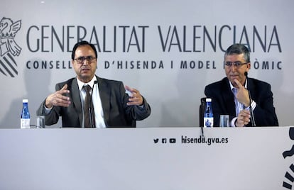 Soler, consejero de Hacienda y Modelo Econ&oacute;mico, a la izquierda, con Climent, titular de Econom&iacute;a.