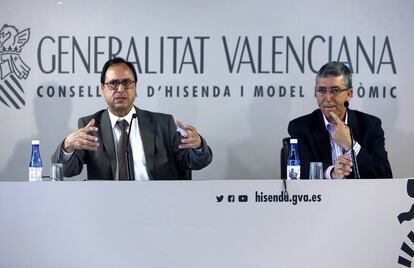 Soler, consejero de Hacienda y Modelo Econ&oacute;mico, a la izquierda, con Climent, titular de Econom&iacute;a.