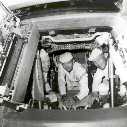 Tripulación histórica: el comandante Neil A. Amstrong ; Edwin E. Aldrin (Buzz), piloto del modulo lunar (encargado del alunizar) Michael Collins, piloto del módulo de mando. En la imagen, los tres posan sonrientes en unos entrenamientos en Tierra (Foto: NASA)