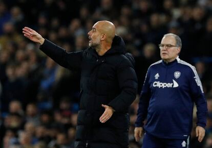 Guardiola gesticula ante Bielsa durante el 7-0.