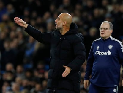 Guardiola gesticula ante Bielsa durante el 7-0.