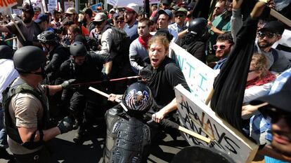 Miembros de Alt-right participaron junto a otros grupos neonazis en los enfrentamientos de Charlottesville en agosto.