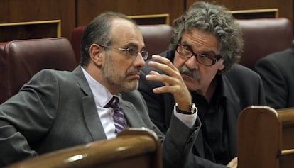 Joan Ridao (i), junto a Joan Tardà, en el Congreso, en 2009.