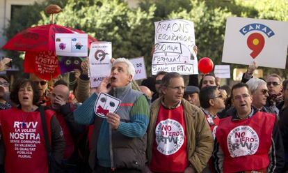 Trabajadores de Canal 9 protestan frente al Palau de la Generalitat el pasado día cinco.