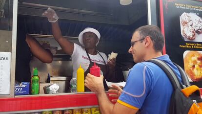 La chef Tami Treadwell en su camión de comida en Harlem.