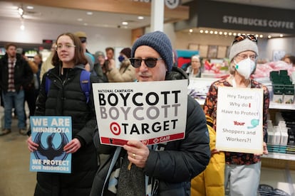 Protesta en Target en contra del ICE en Minneapolis, Minnesota