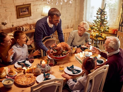 Las reuniones familiares regresan fieles a su cita, pese a las dificultades y al aumento generalizado en los precios. Para evitar sobresaltos, EROSKI facilita las cosas a la hora llenar el carro de la compra.