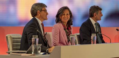 El consejero delegado de Banco Santander, José Antonio Álvarez, la presidenta de la entidad, Ana Botín, y el director financiero, José García Cantera, durante el Investor Day del 3 de abril de 2019.