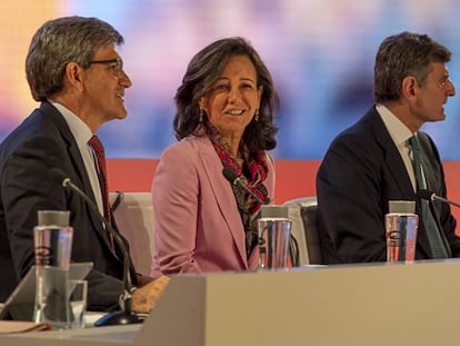 El consejero delegado de Banco Santander, José Antonio Álvarez, la presidenta de la entidad, Ana Botín, y el director financiero, José García Cantera, durante el Investor Day del 3 de abril de 2019.