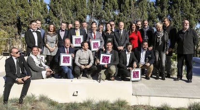 La presidenta de la Academia de Gastronomía de la Comunidad Valenciana, Cuchita Lluch (de rojo) junto al consejero Máximo Buch y los premiados.