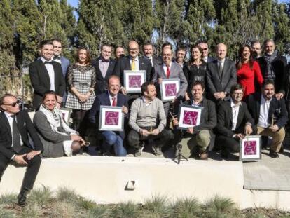 La presidenta de la Academia de Gastronom&iacute;a de la Comunidad Valenciana, Cuchita Lluch (de rojo) junto al consejero M&aacute;ximo Buch y los premiados.