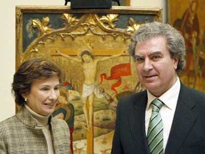 Maite Ocaña, César Antonio Molina y el Calvario cedido al MNAC.