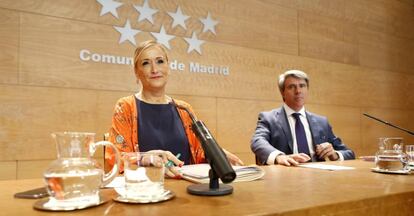 Cristina Cifuentes y Ángel Garrido, tras la reunión del Consejo de Gobierno.