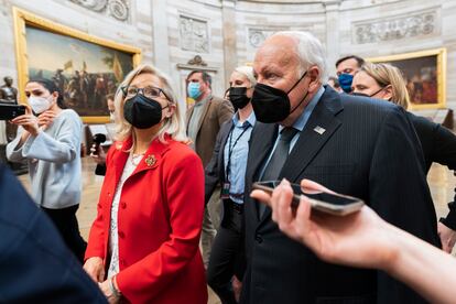 El exvicepresidente Dick Cheney, junto a su hija, Liz Cheney, congresista por Wyoming, el pasado 6 de enero en el Capitolio.