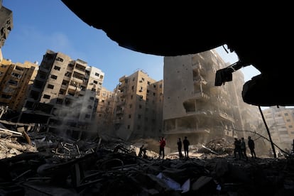 Edificios en ruinas tras los ataques de Israel en el sur de Beirut, este domingo.