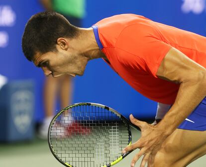 Carlos Alcaraz grita de rabia tras perder un punto ante Cameron Norrie en Cincinnati.