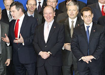Gordon Brown, Rodrigo Rato, Didier Reynders y Nicolas Sarkozy (de izquierda a derecha) en el Ecofin del 3 de abril.