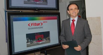 El consejero de Turismo, Rafael Rodríguez, presenta el pabellón de Fitur para Andalucía.