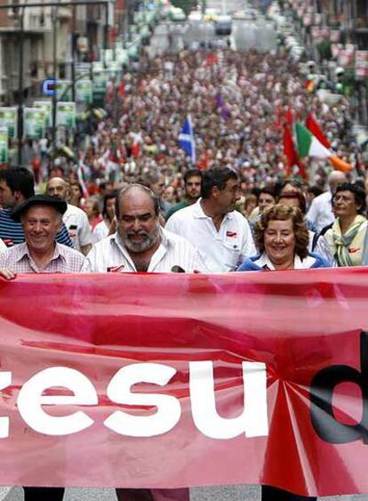 Vista general de la manifestación convocada por Acción Nacionalista Vasca (ANV) en Bilbao con el lema "Por un proceso democrático"