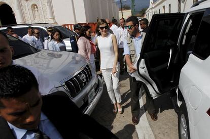 Todos los desplazamientos de la caravana de la Reina se realizan en medio de grandes medidas de seguridad.